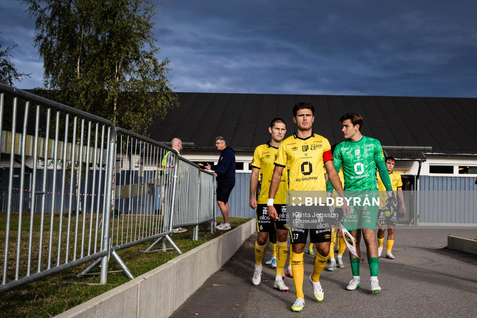 Elfsborgs Besfort Zeneli med Rasmus Wikström och målvakt