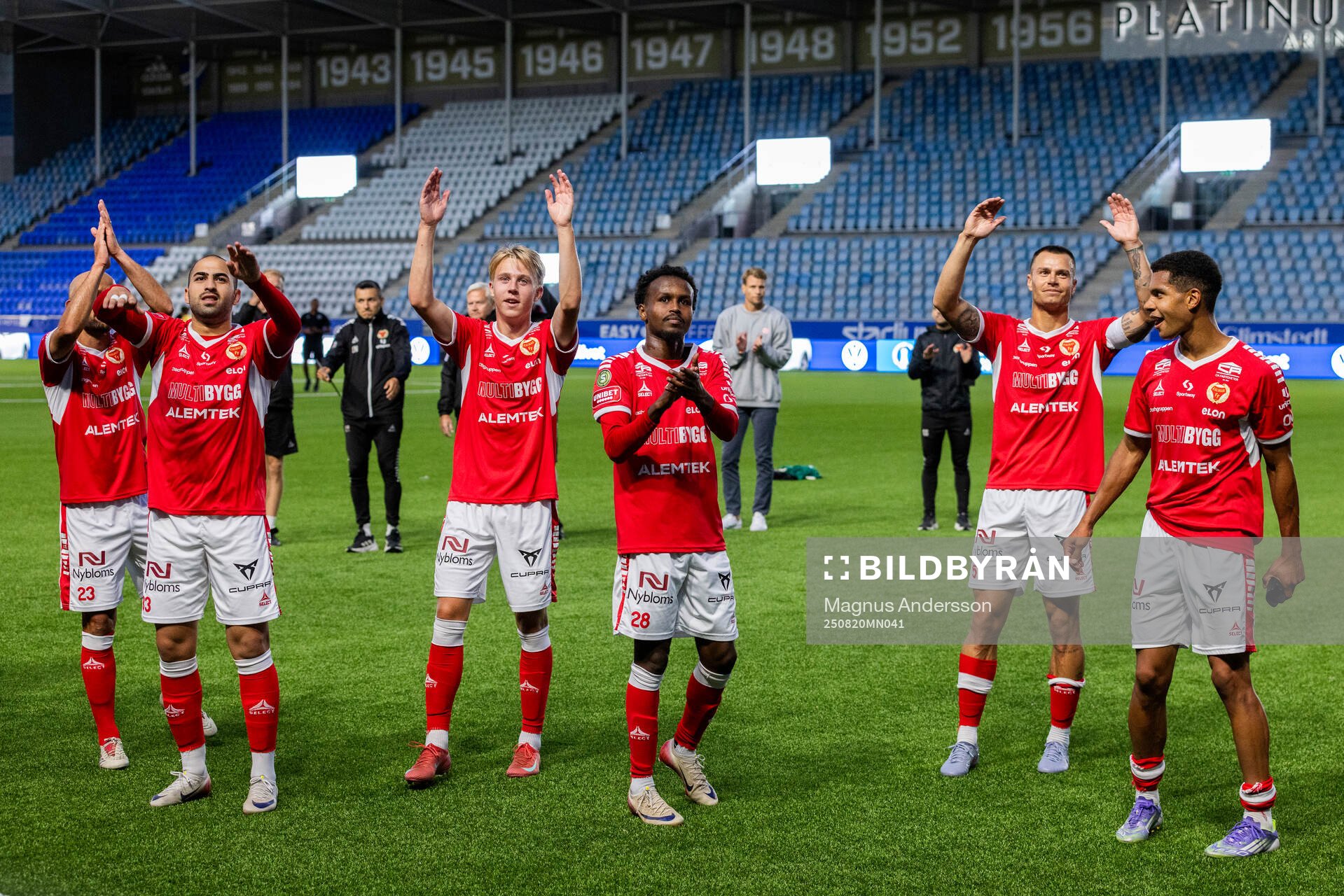 Kalmars spelare jublar