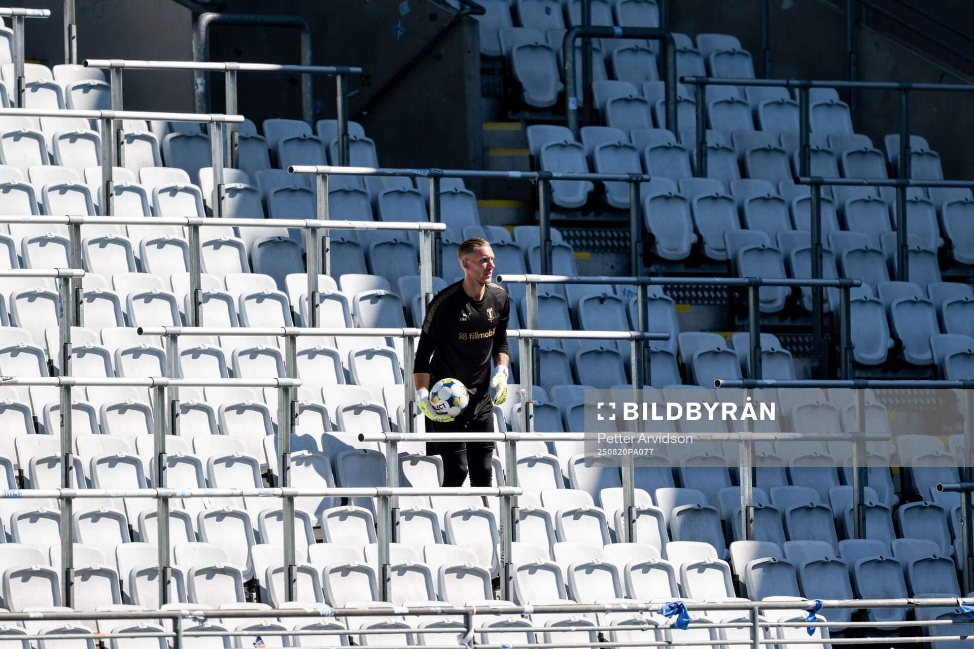 Goalkeeper Robin Olsen