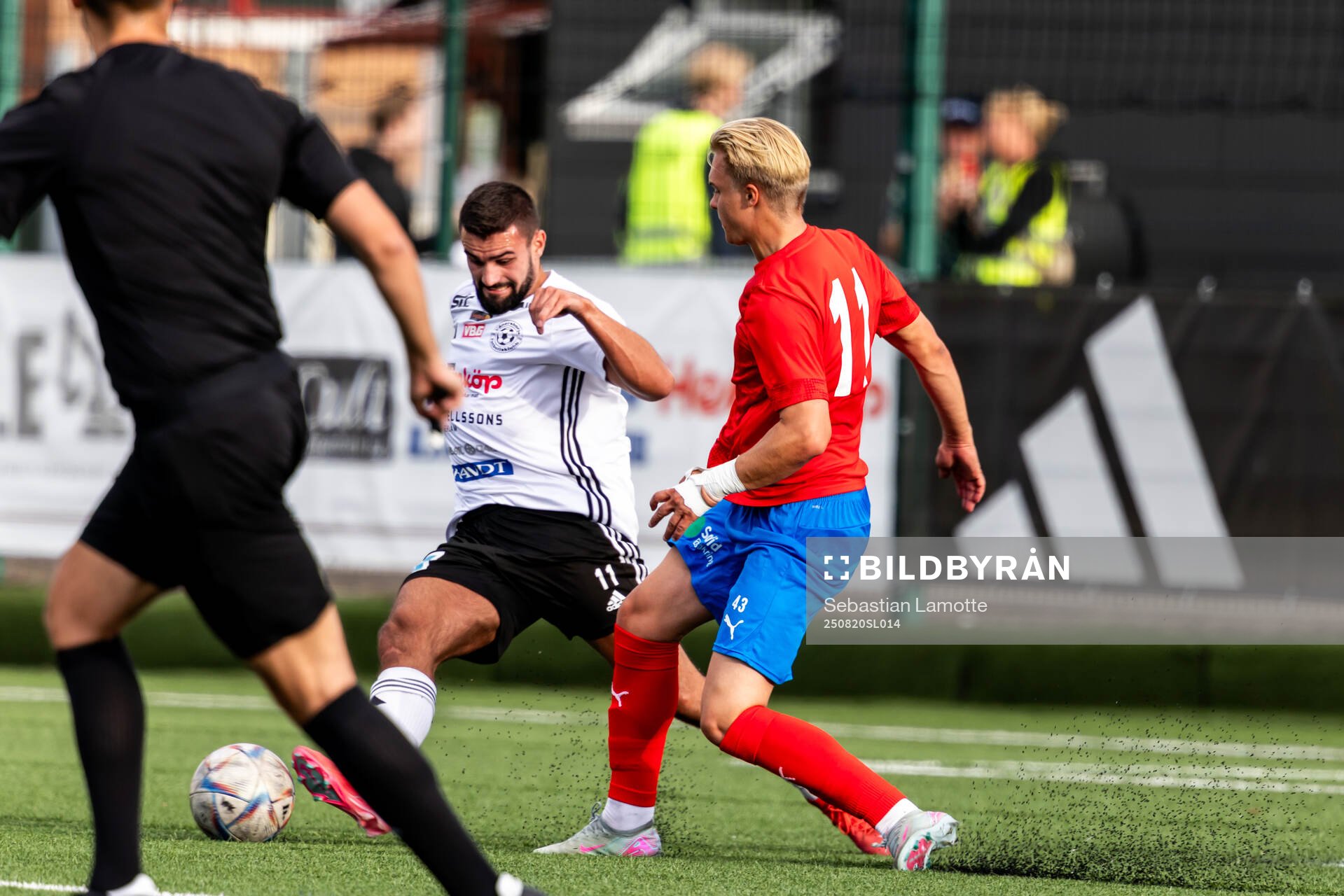 Helsingborgs Melvin Ahlqvist och Vänersborgs FKs Lukas