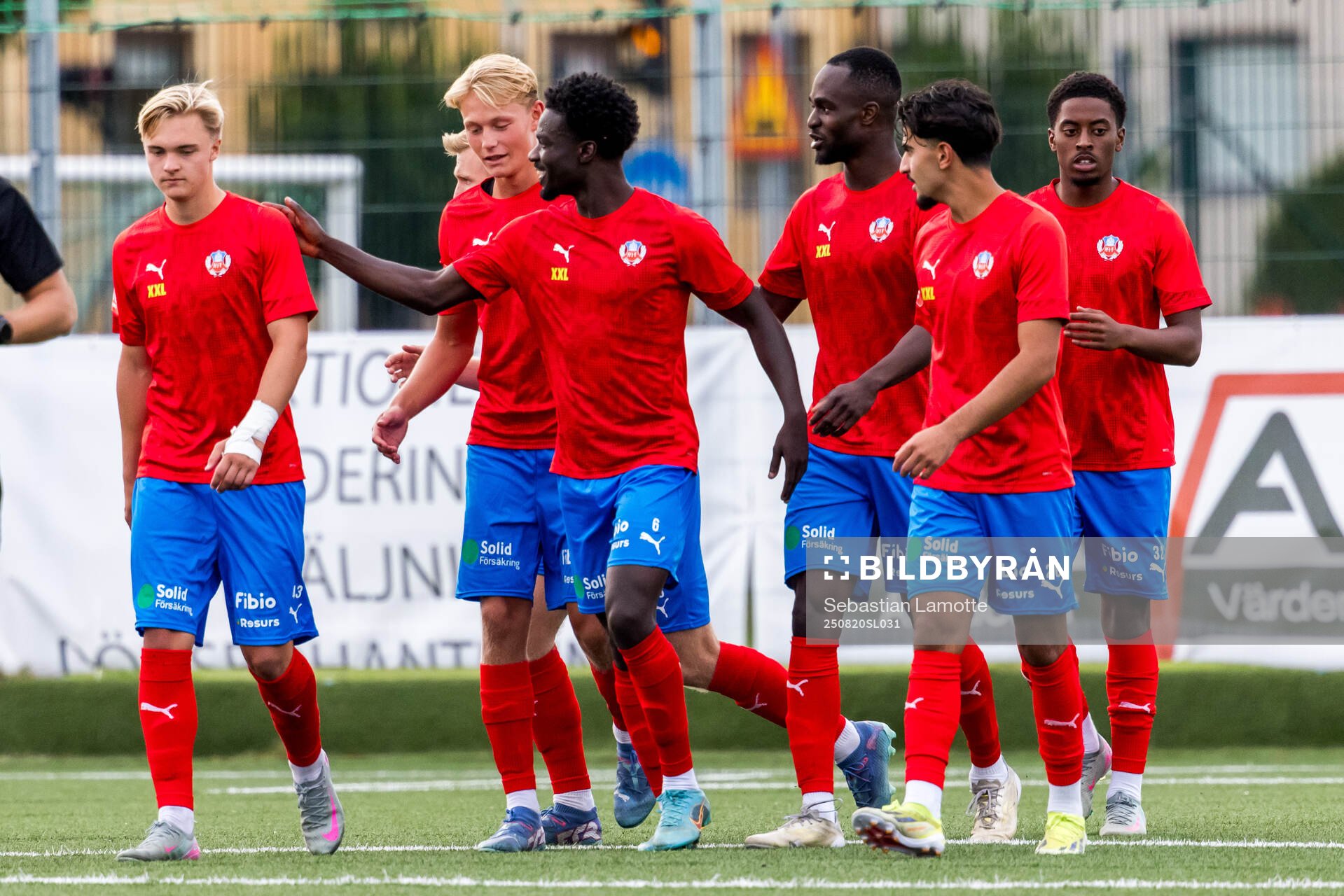 Helsingborgs Samuel Asoma och Adam Akimey jublar med