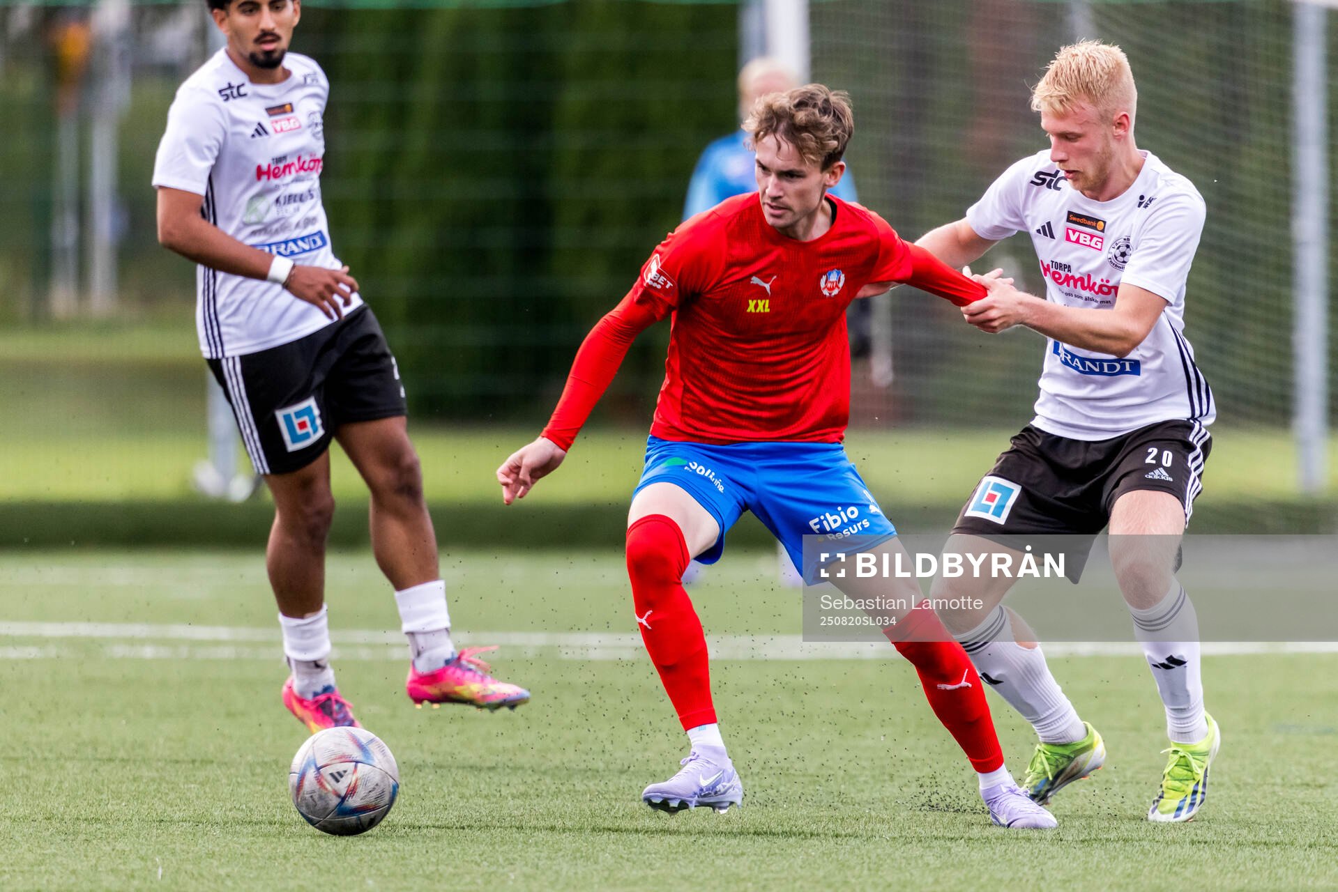 Helsingborgs Alexander Johansson och Vänersborgs FKs Liam