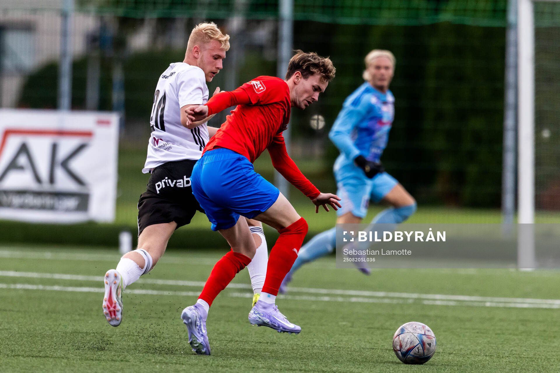 Helsingborgs Alexander Johansson och Vänersborgs FKs Liam
