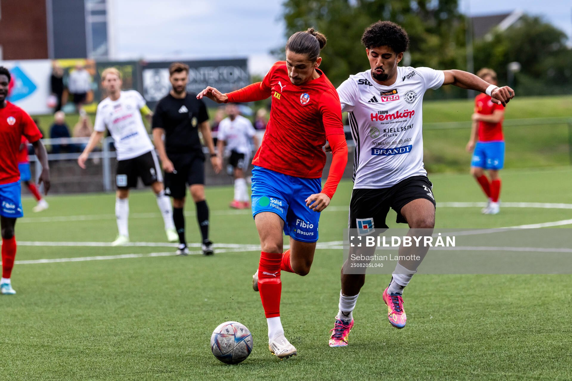 Helsingborgs Ervin Gigovic och Vänersborgs FKs Mustafa