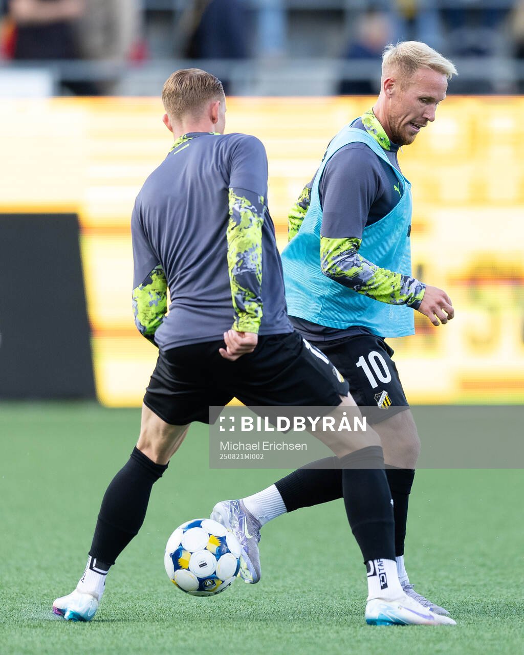 Mikkel Rygaard Jensen and Julius Lindberg of Häcken