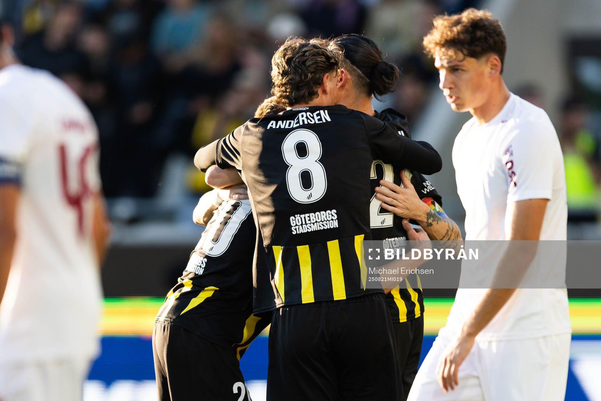 Simon Gustafson of Häcken celebrates with teammates