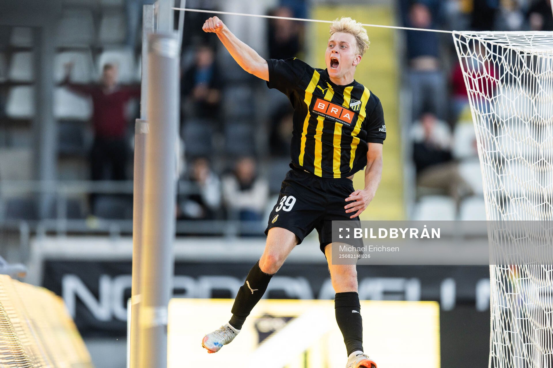 Isak Brusberg of Häcken celebrates