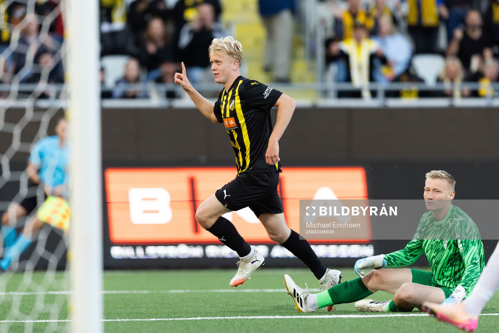 Isak Brusberg of Häcken celebrates
