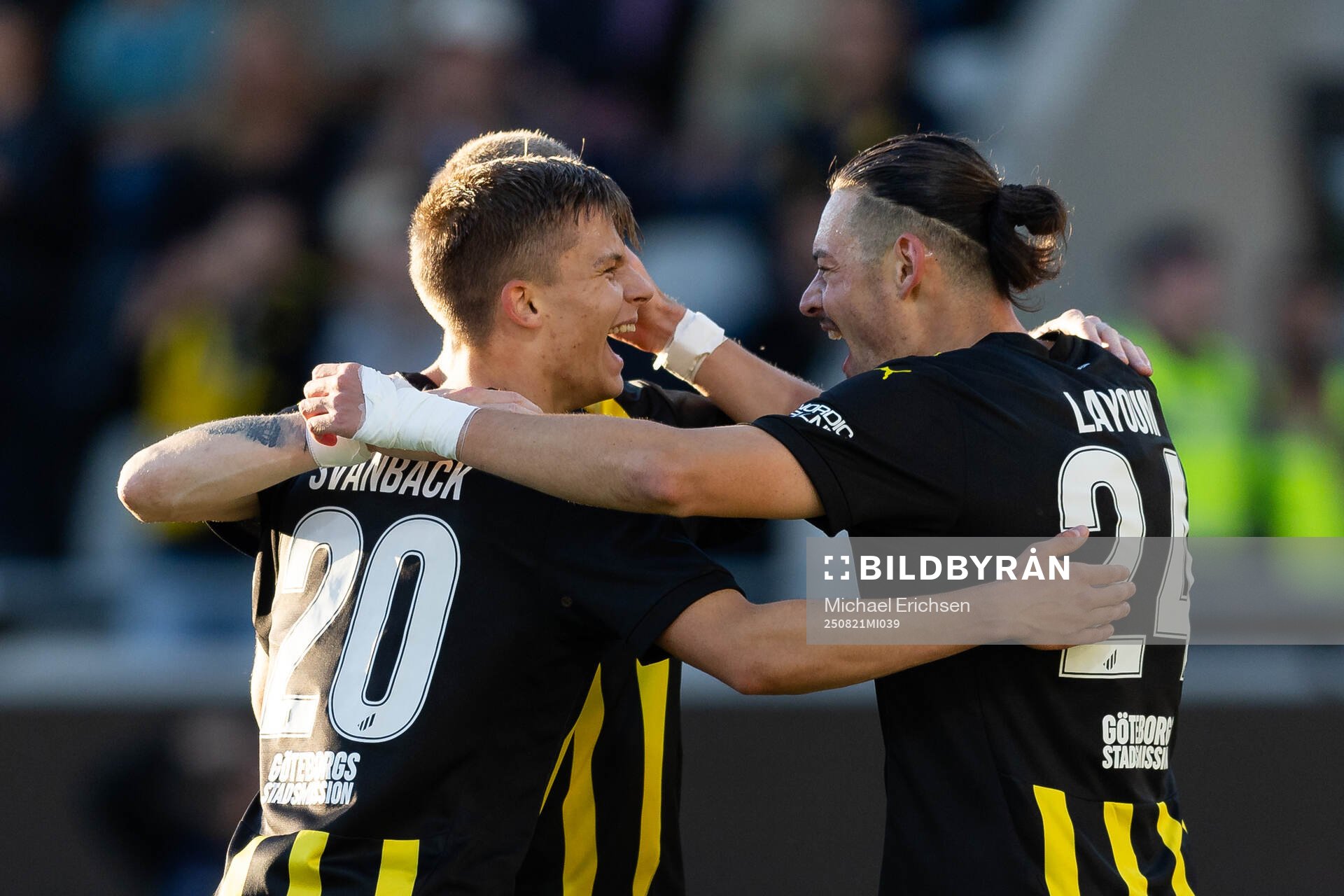 Simon Gustafson of Häcken celebrates scoring 4-0 with team