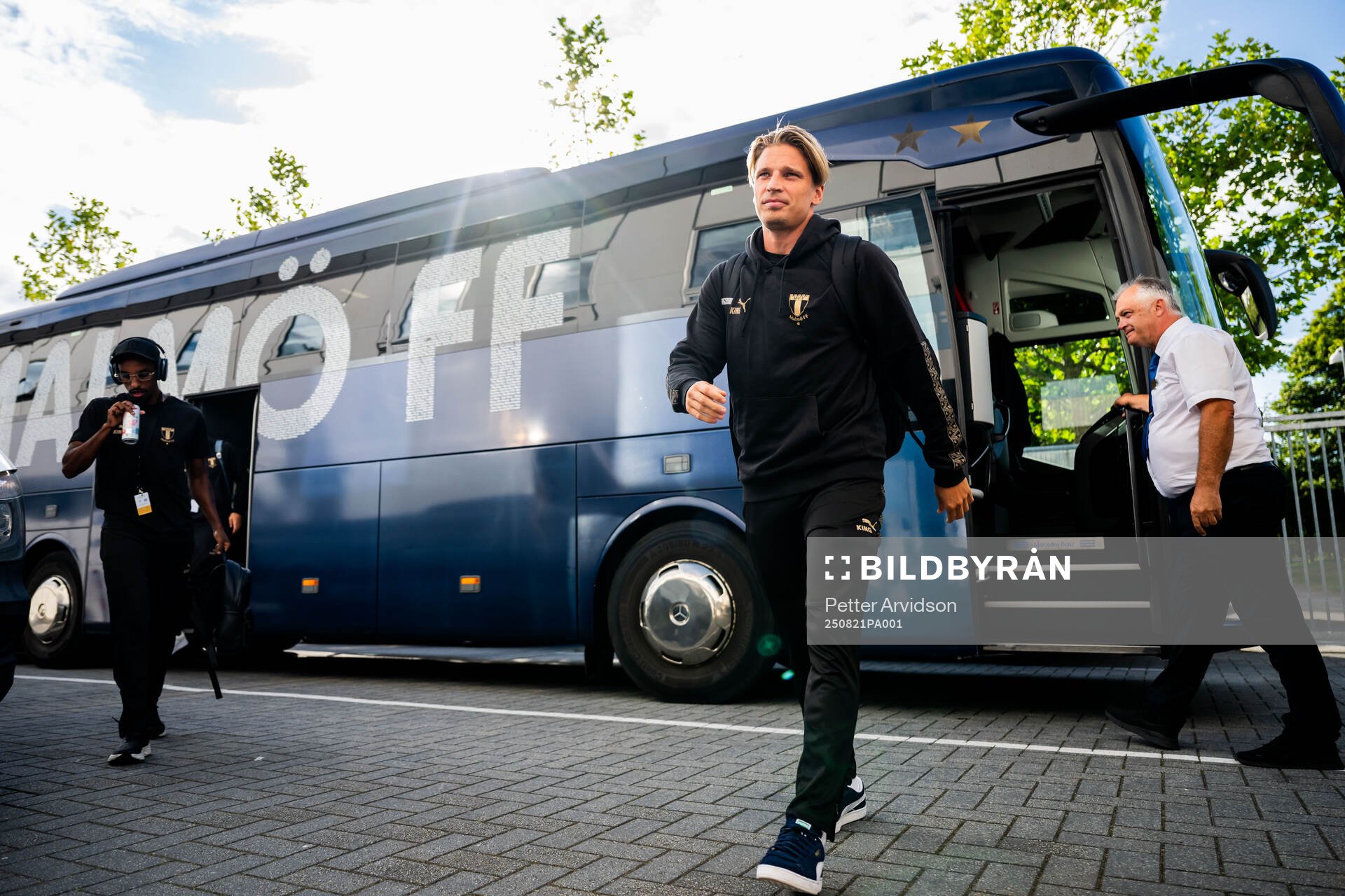 Jens Stryger Larsen of Malmö FF arrives at the stadium