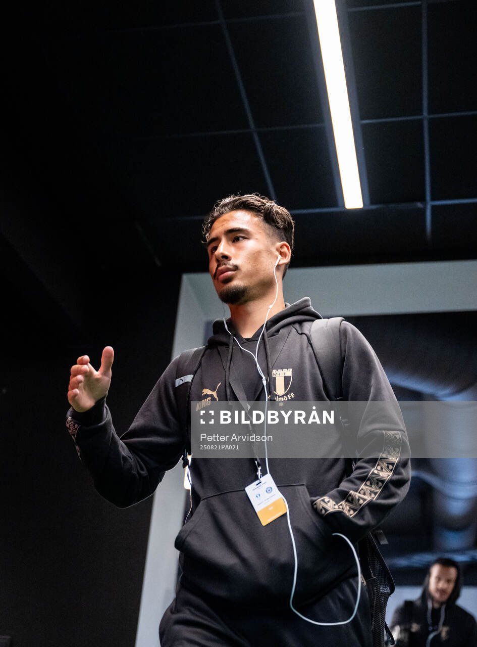 Adrian Skogmar of Malmö FF arrives at the stadium