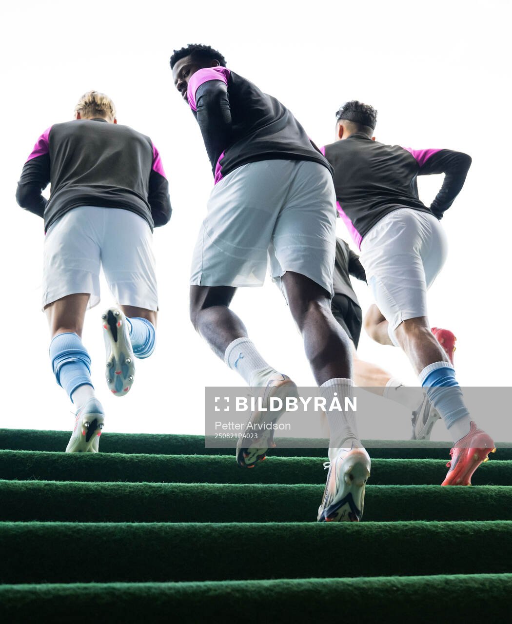 Emmanuel Ekong and Anton Tinnerholm of Malmö FF