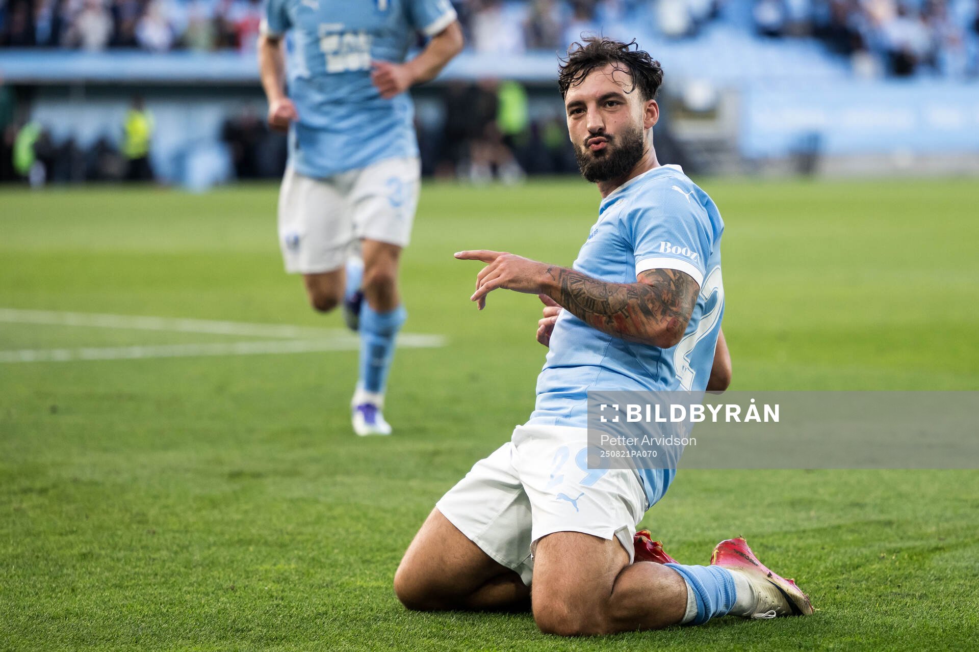 Sead Haksabanovic of Malmö FF celebrates