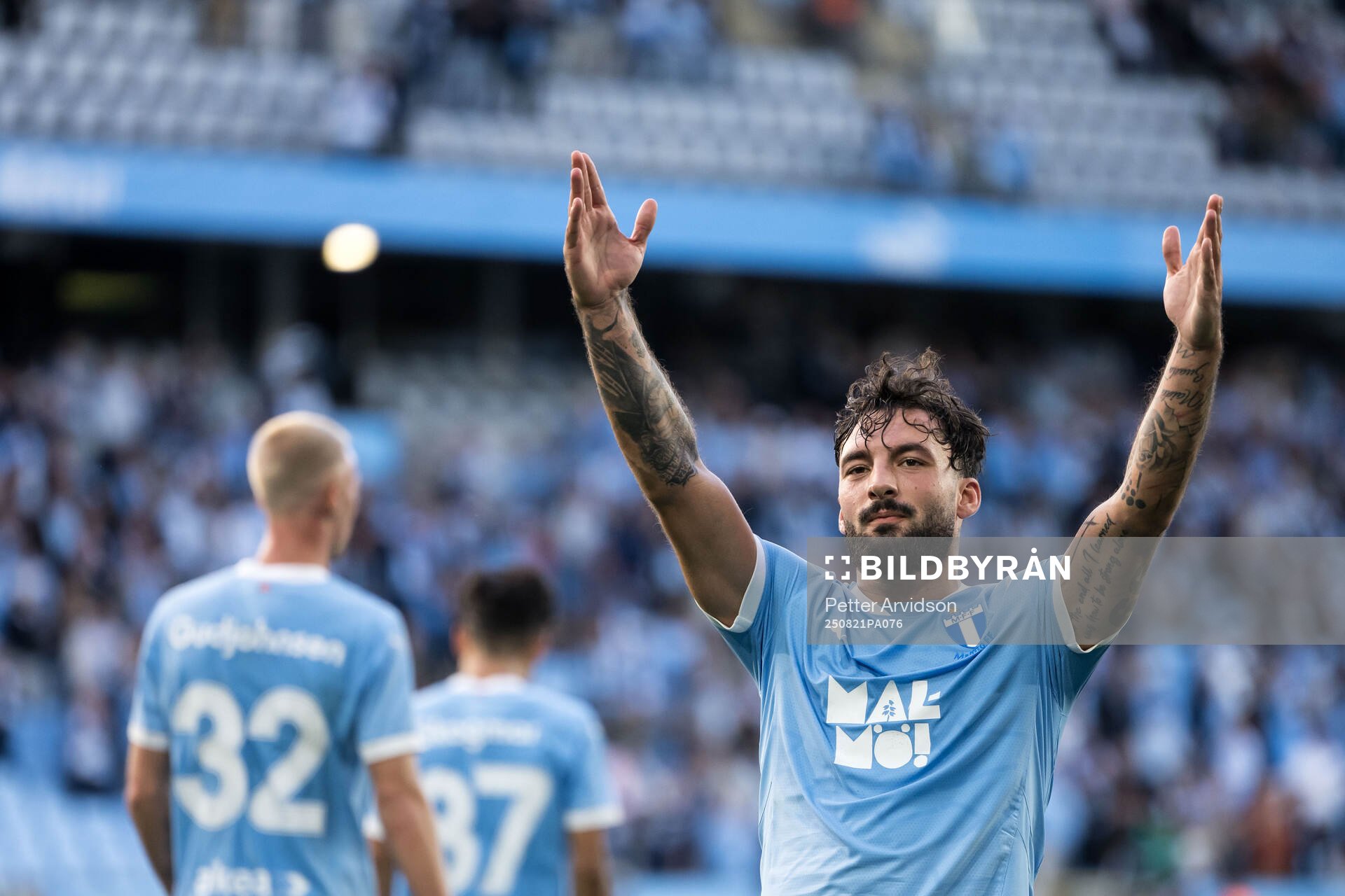 Sead Haksabanovic of Malmö FF celebrates