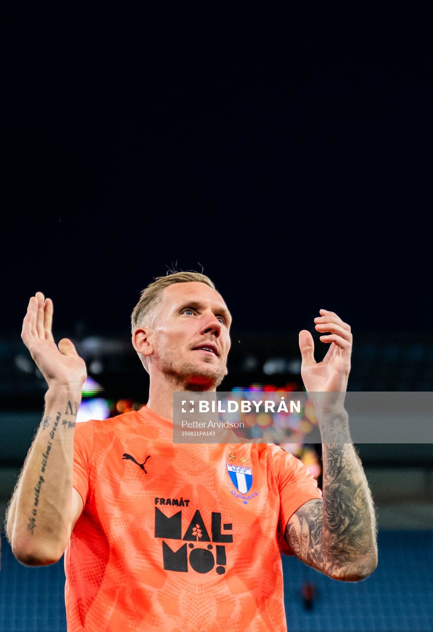 Goalkeeper Robin Olsen of Malmö FF celebrates