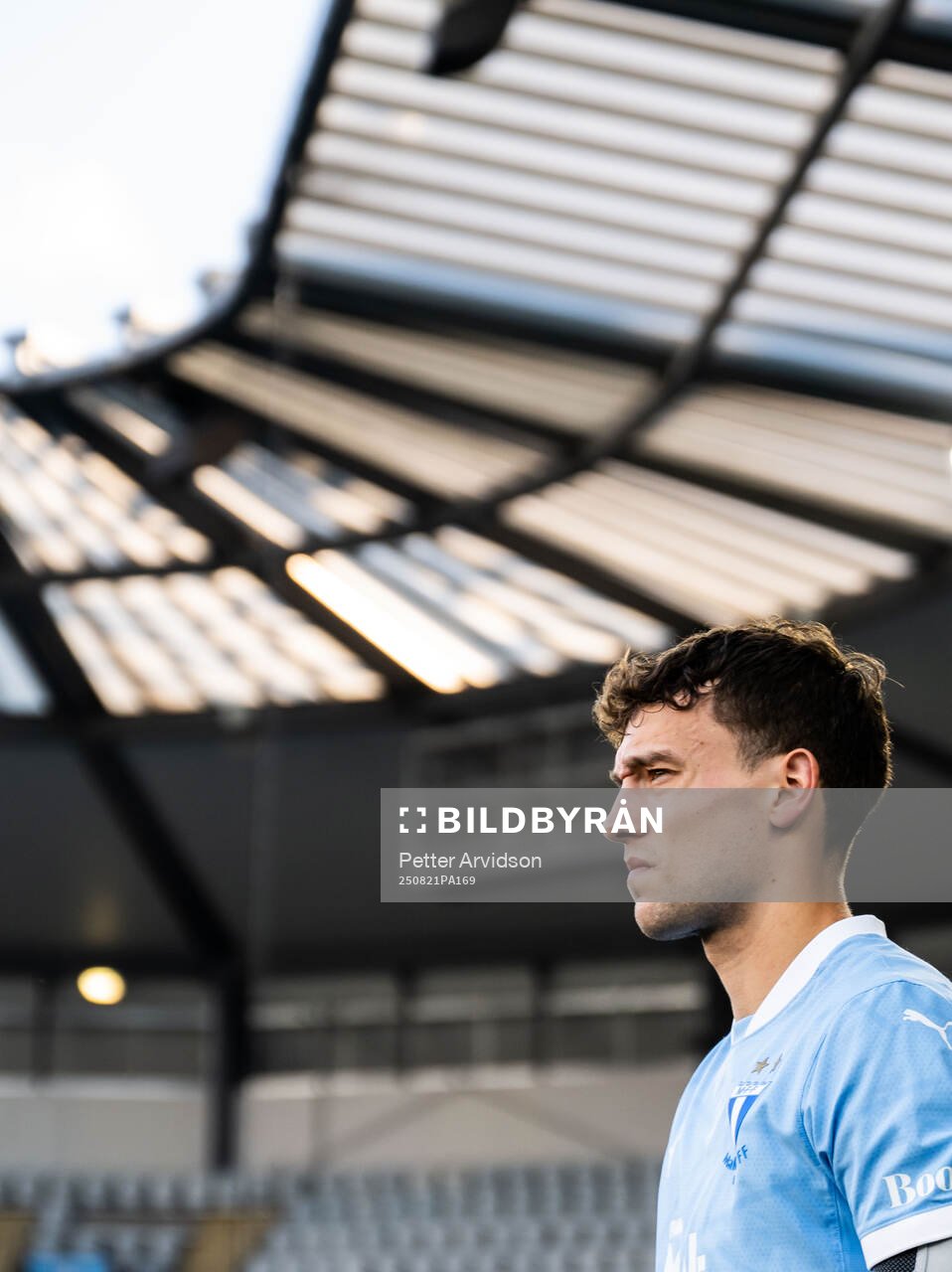 Colin Rösler of Malmö FF enter the pitch