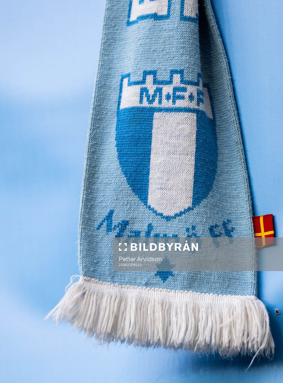 General view of a Malmö FF scarf