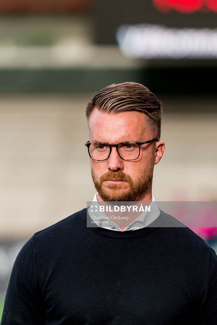 Växjö DFFs huvudtränare Olof Unogård