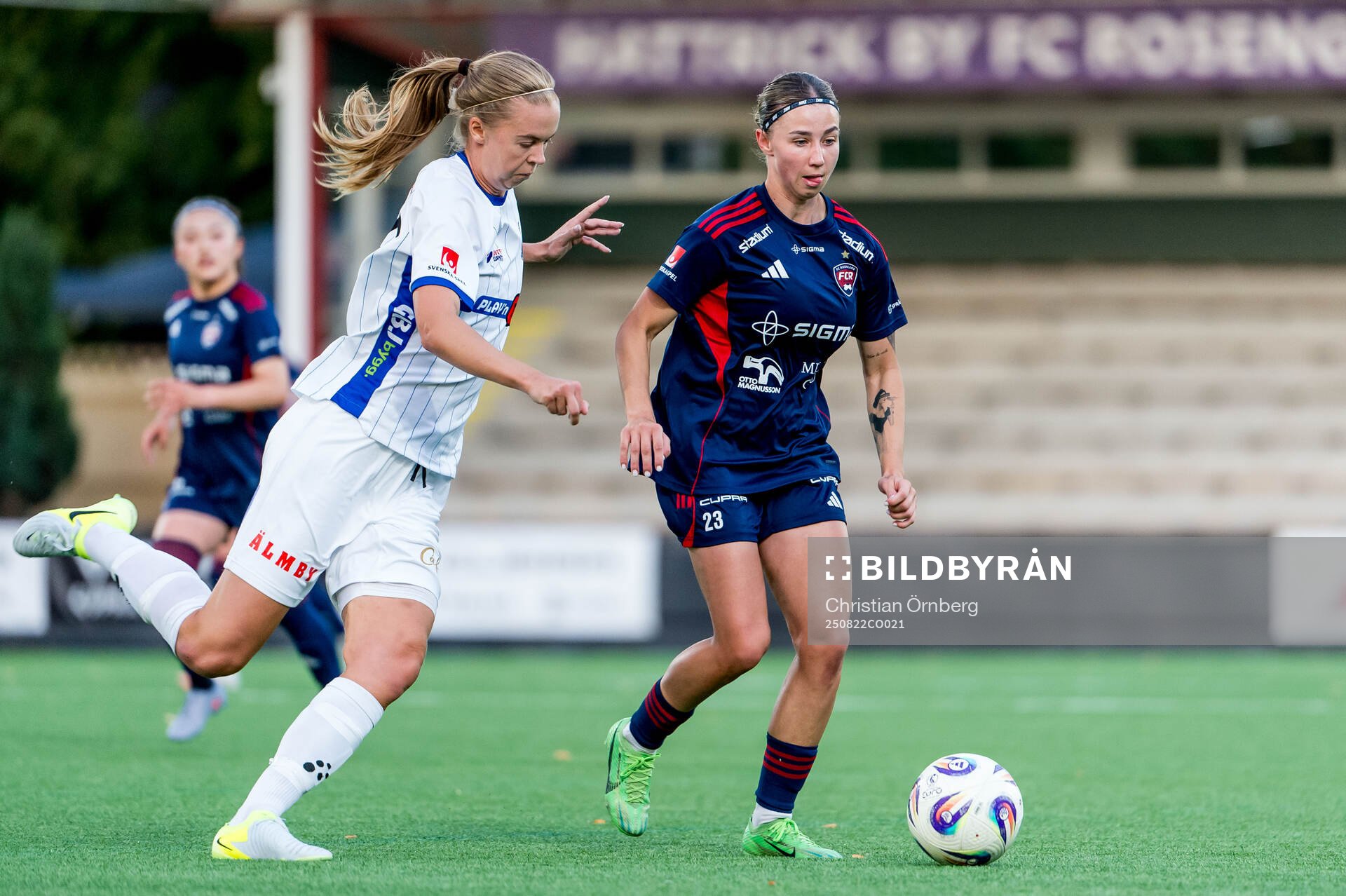 Växjö DFFs Elin Nilsson och Rosengårds Anastasiya