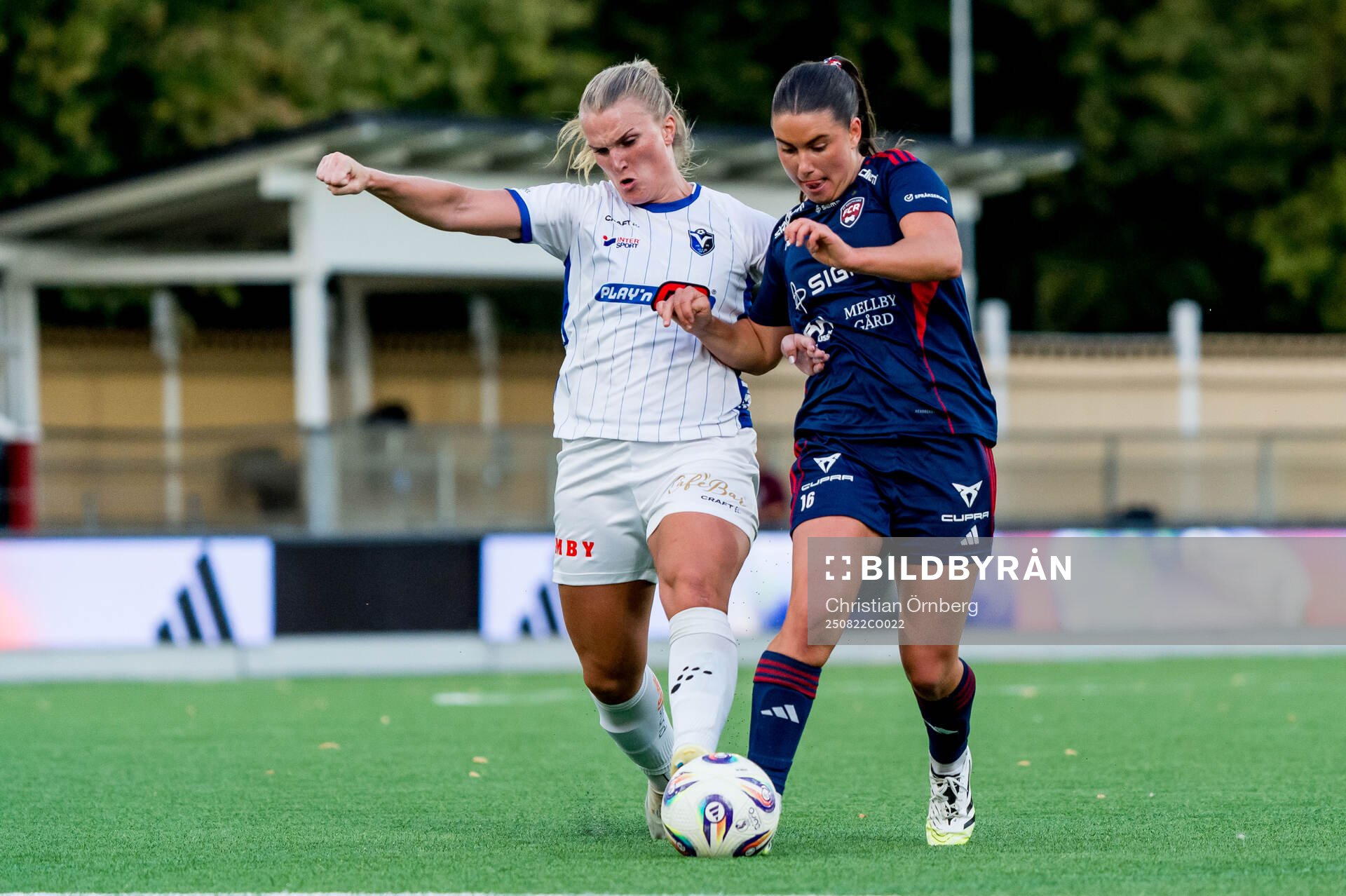 Växjö DFFs Lovisa Gustafsson och Rosengårds Emilia