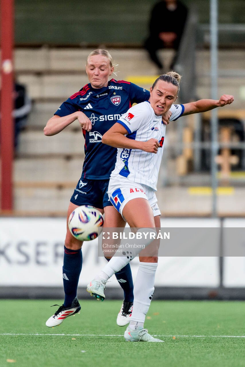 Rosengårds Emma Pennsäter och Växjö DFFs Larkin Russel