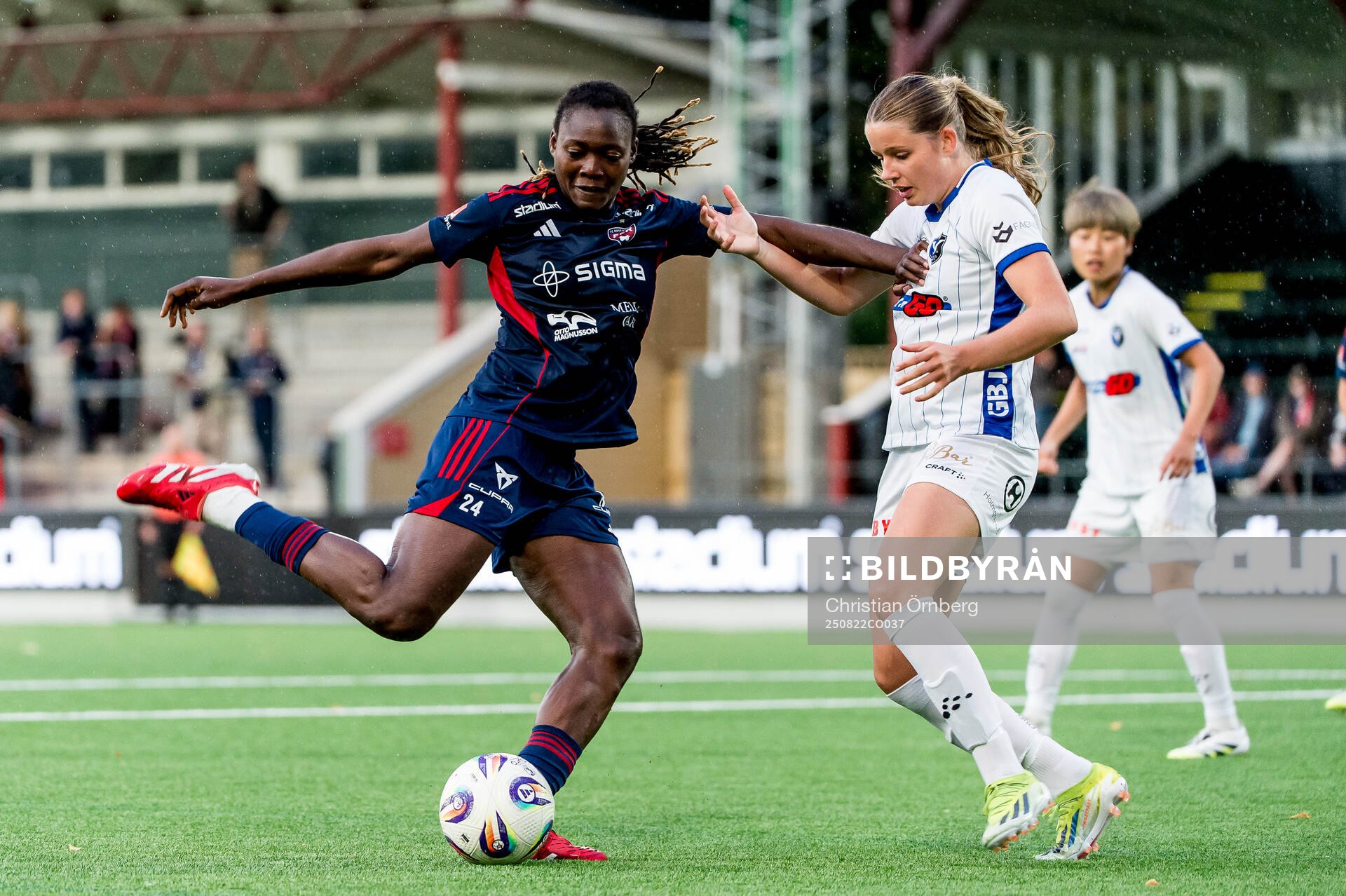 Rosengårds Anam Imo och Växjö DFFs Emma Holmqvist