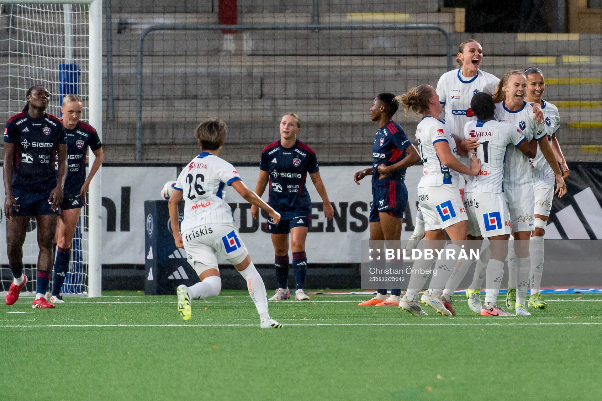 Växjö DFFs Elin Nilsson jublar 1-1