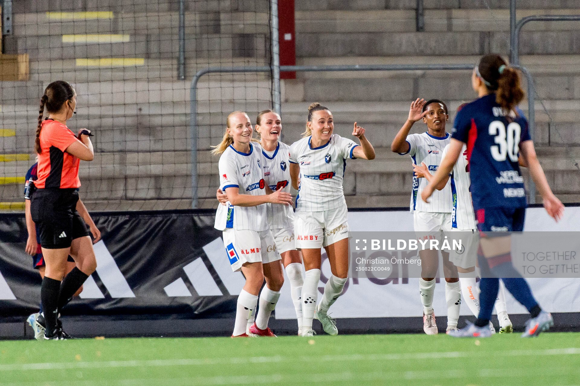 Växjö DFFs Larkin Russel jublar