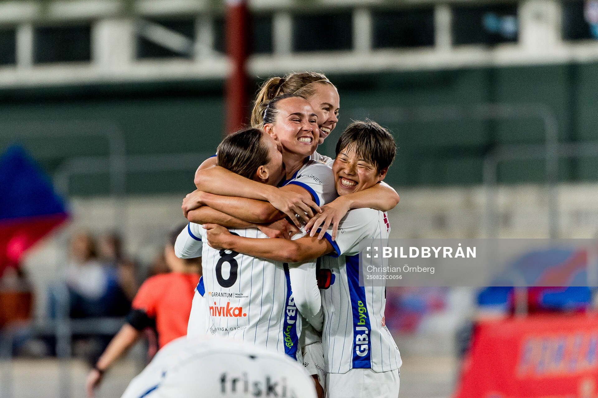 Växjö DFFs spelare jublar