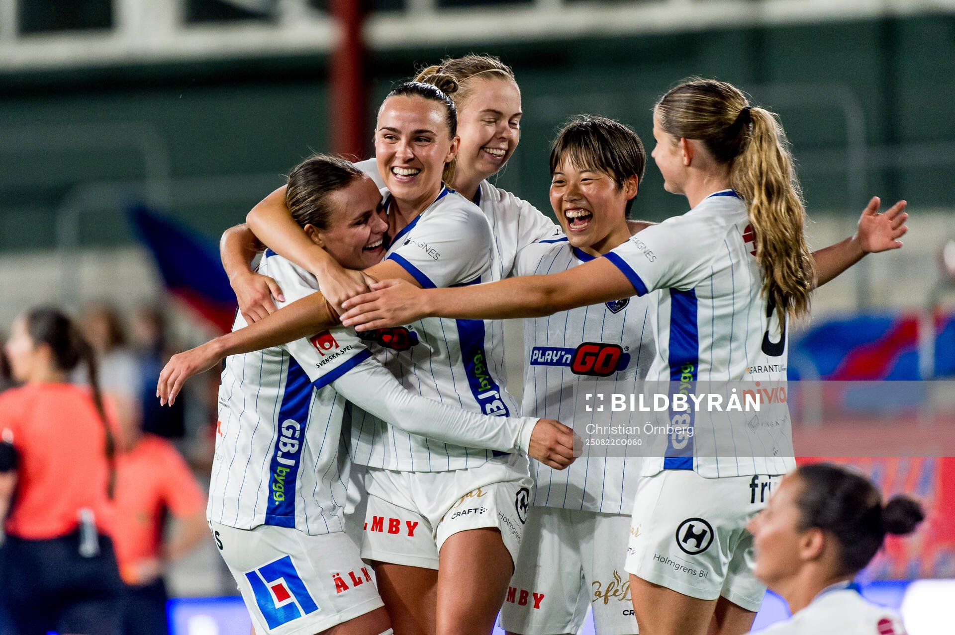 Växjö DFFs spelare jublar