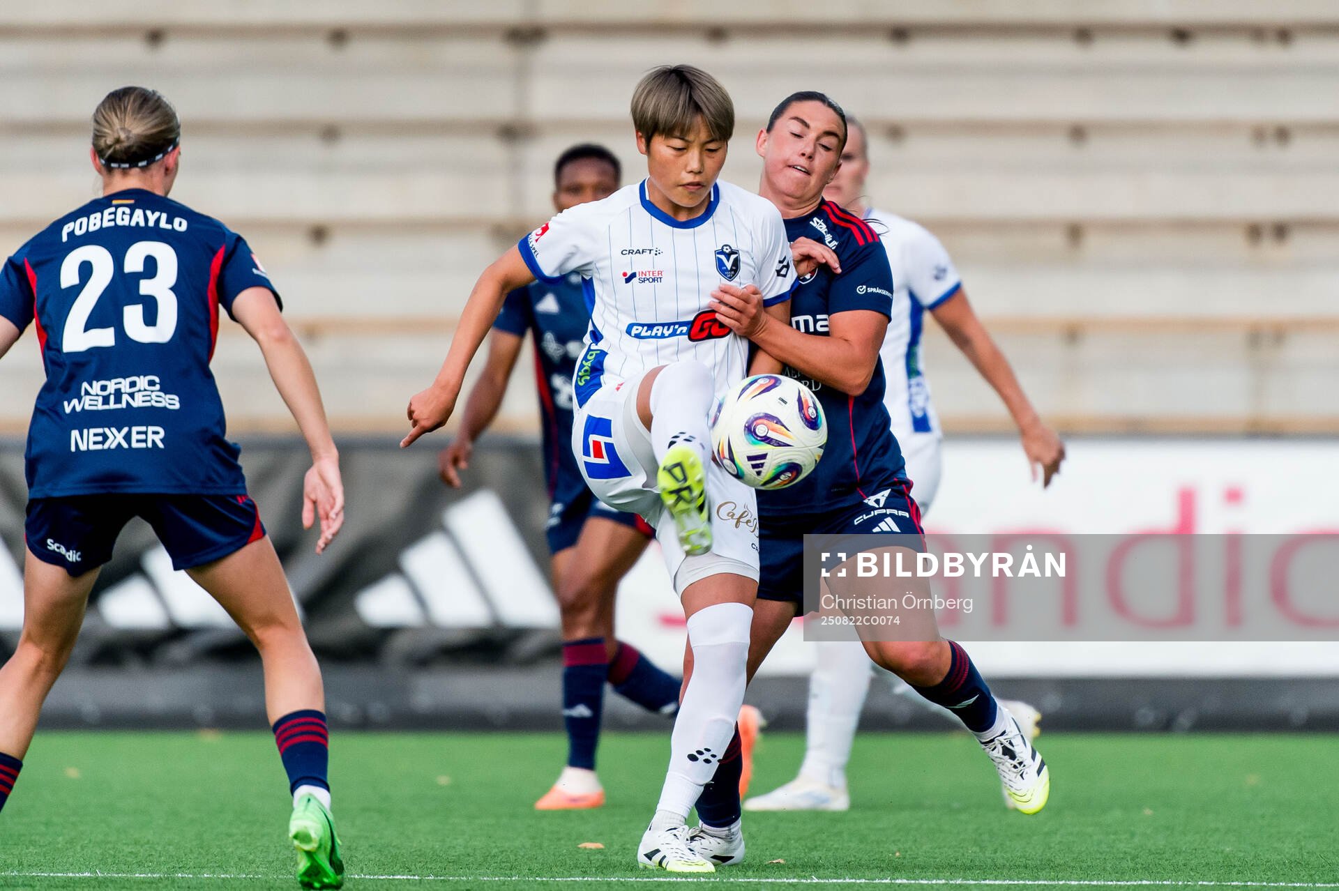 Växjö DFFs Suzu Amano och Rosengårds Emilia Pelgander