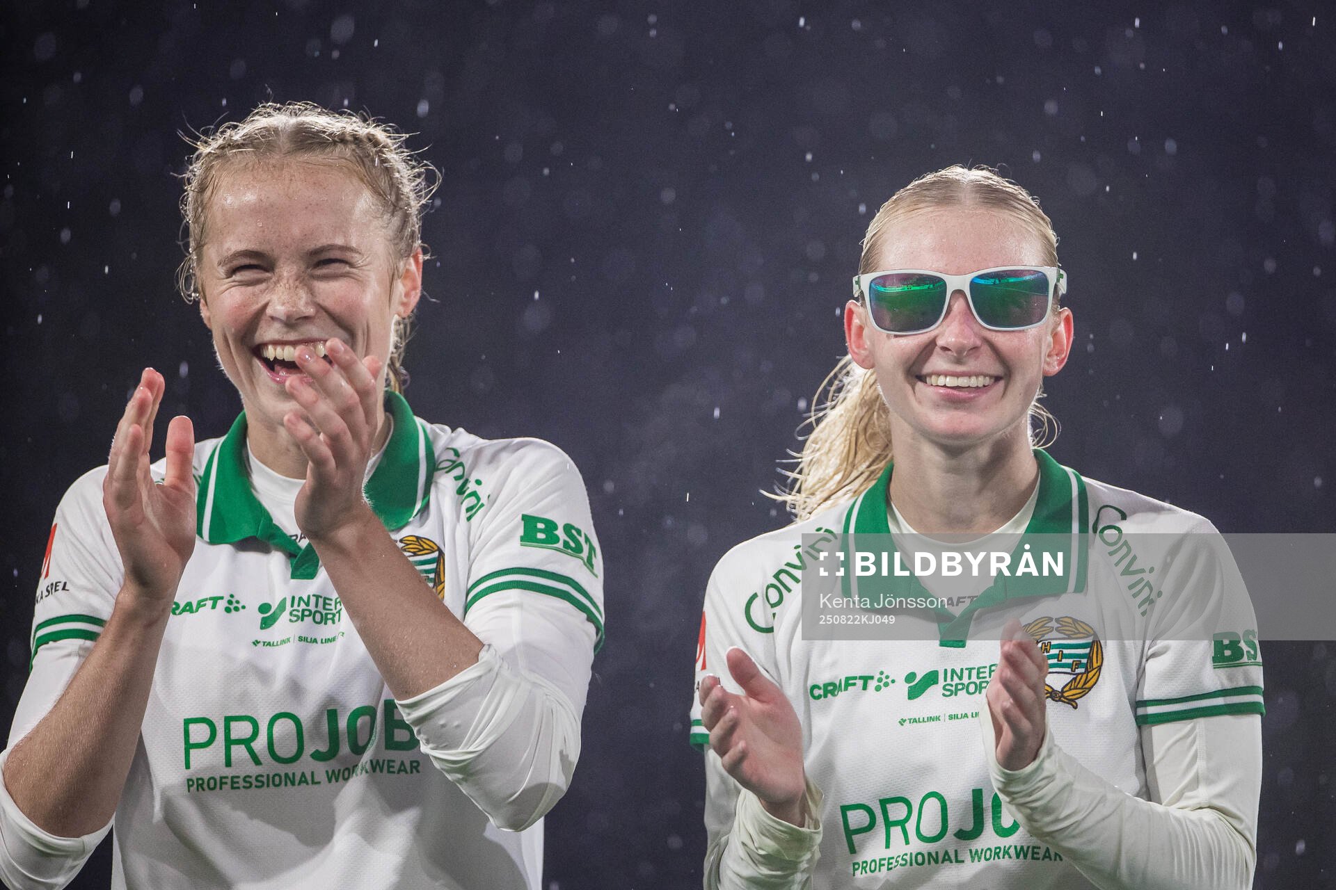 Hammarbys Julie Blakstad och Emilie Joramo jublar