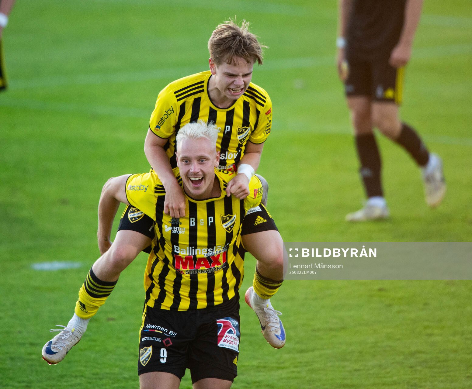 IFK Hässleholms Alexander Sjöström har gjort 1-0 och