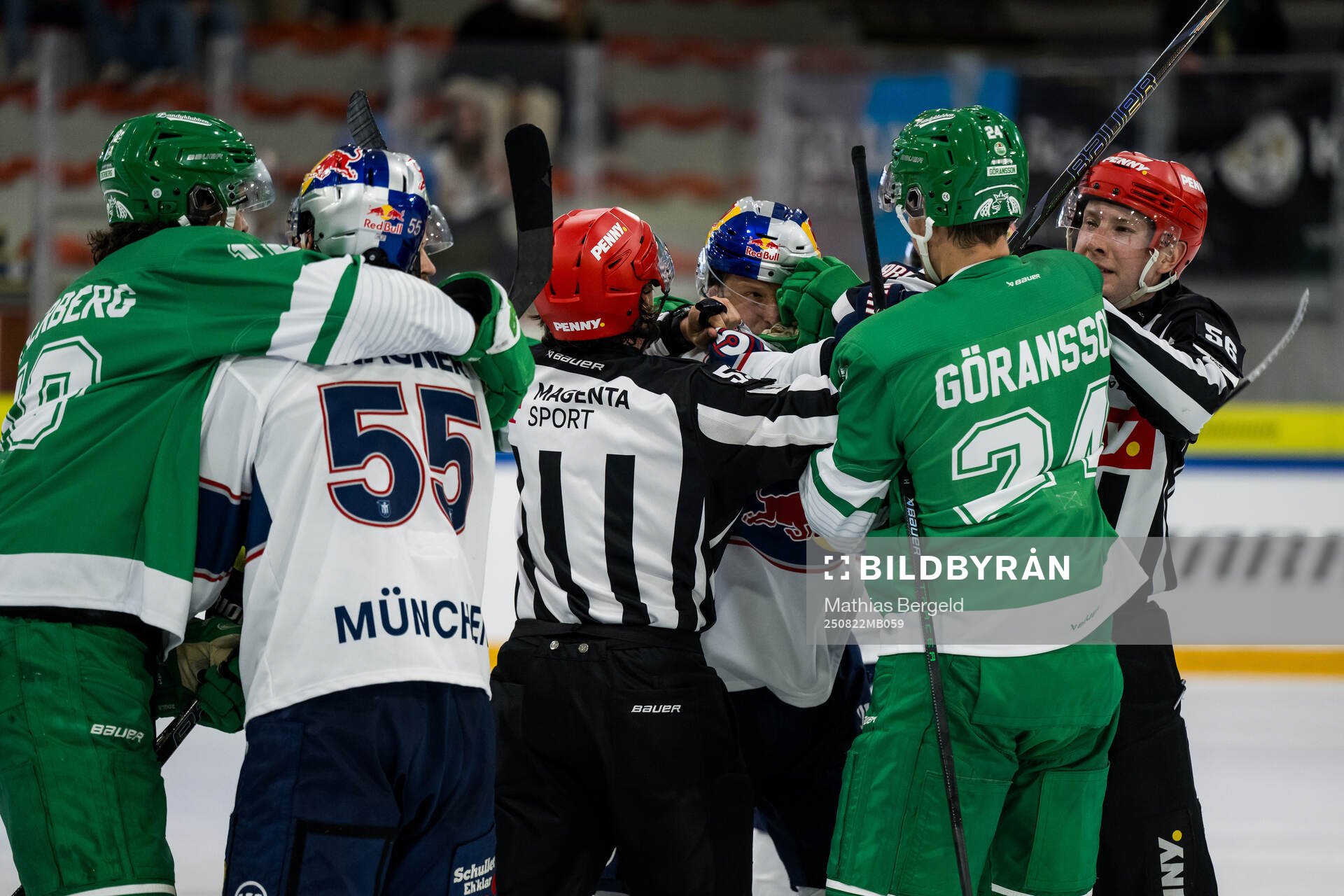 Münchens Patrick Hager och Rögles Mattias Göransson