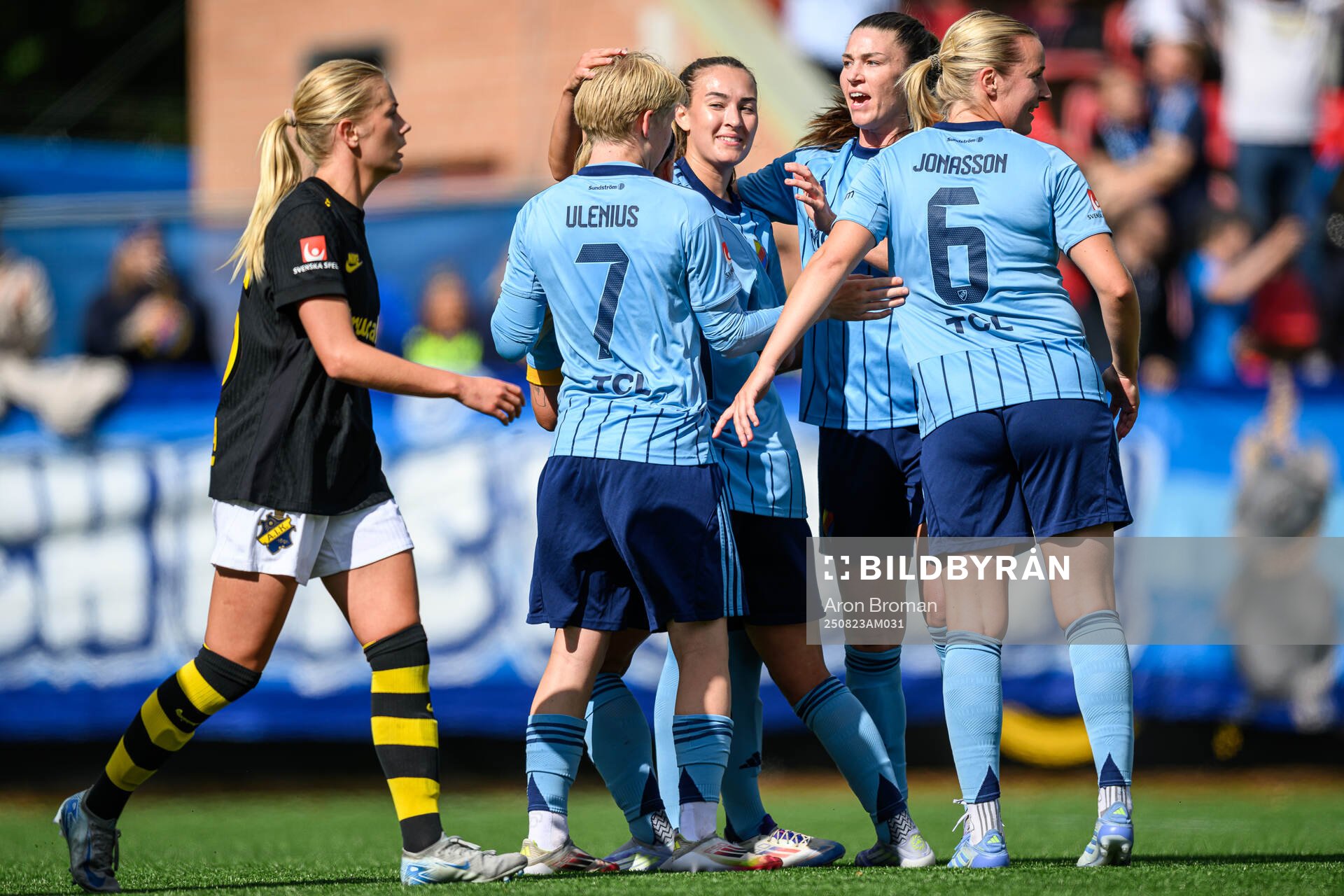 Djurgårdens Therese Åsland jublar