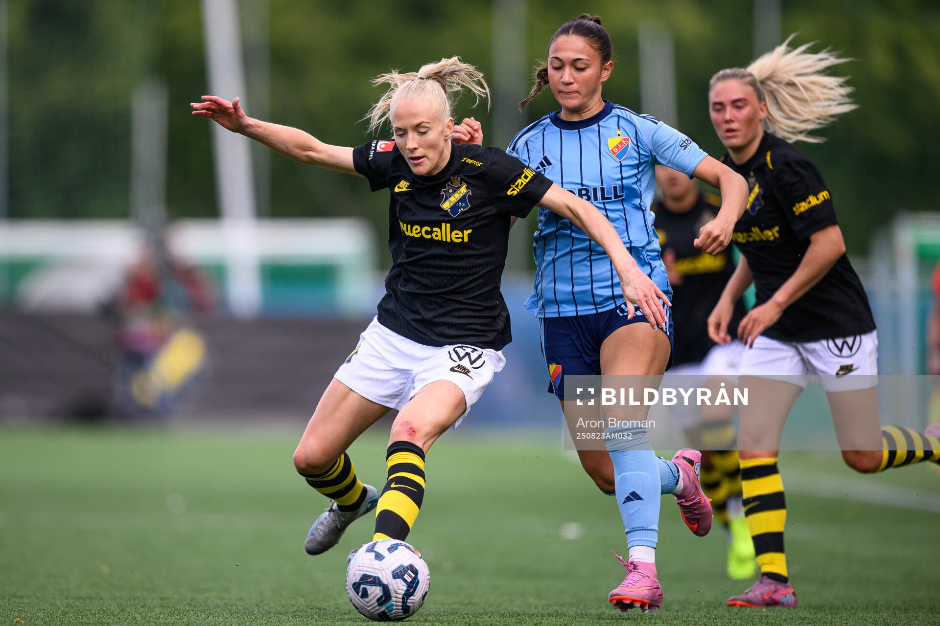 AIKs Moa Sjöström och Djurgårdens Casey Yujin Phair