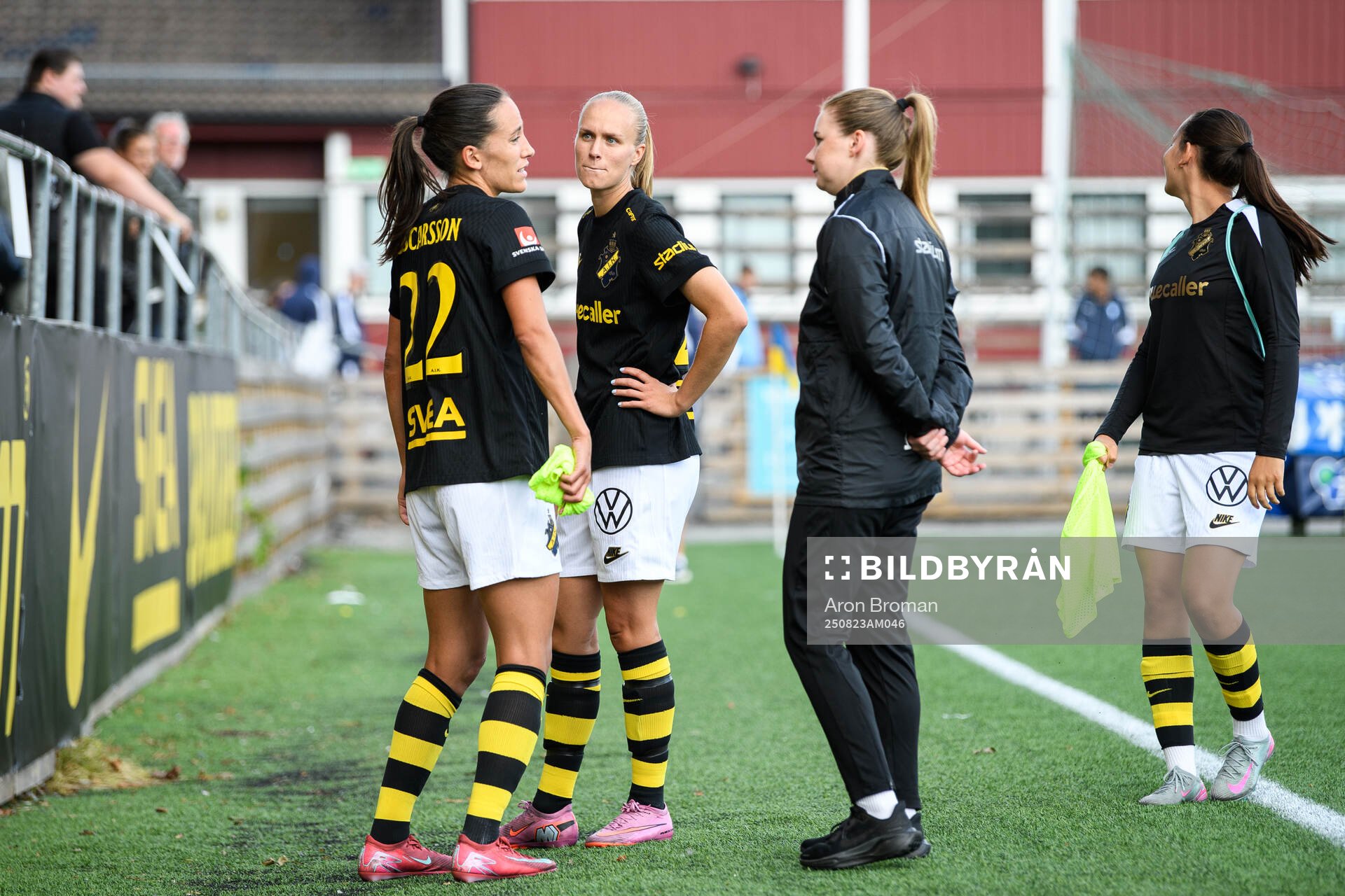 AIKs Anna Oskarsson och Moa Sjöström deppar
