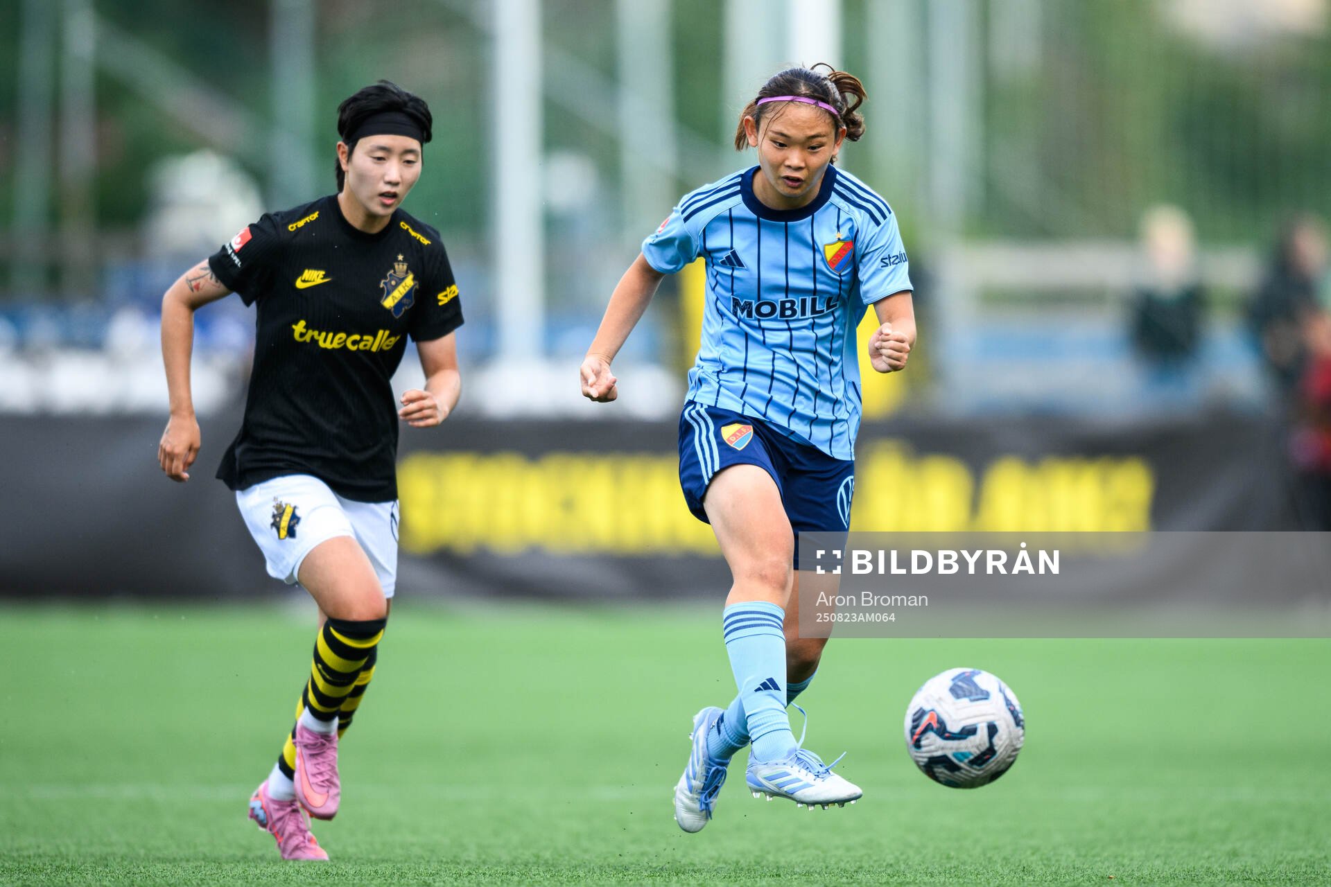 AIKs Son Hwayeon och Djurgårdens Urara Watanabe