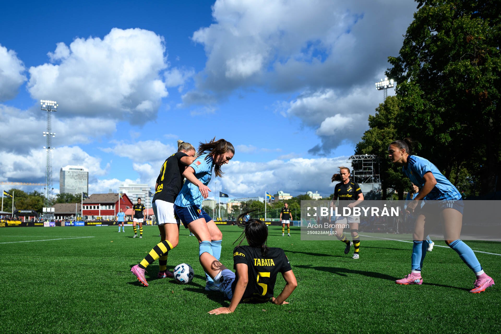 AIKs Ida Björnberg och Haruna Tabata mot Djurgårdens