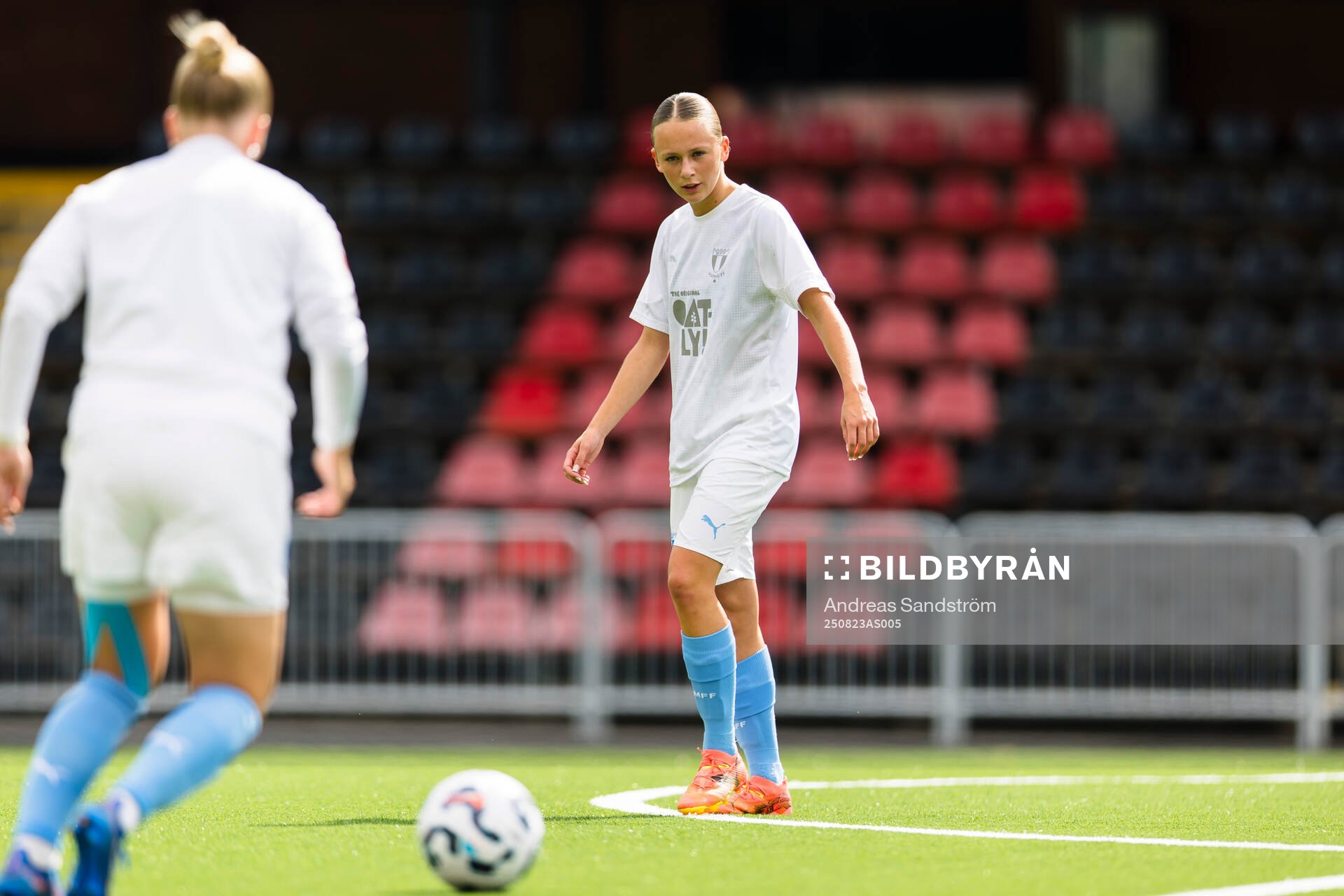 Malmö FFs Lovisa Breland på uppvärmningen