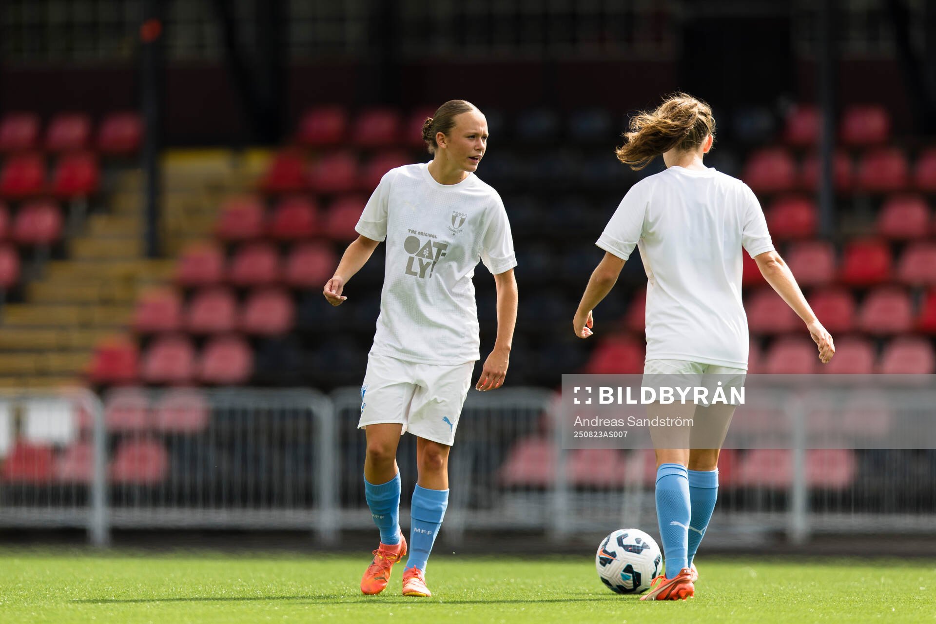 Malmö FFs Lovisa Breland på uppvärmningen