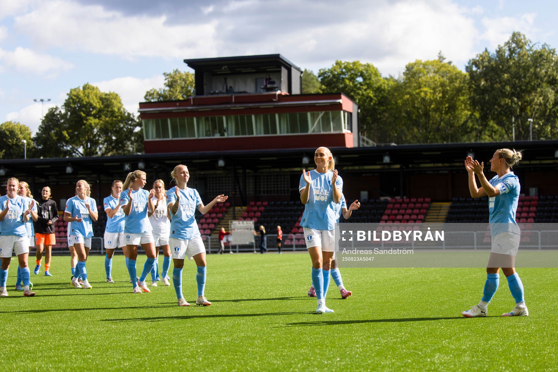 Malmö FFs spelare tackar publiken
