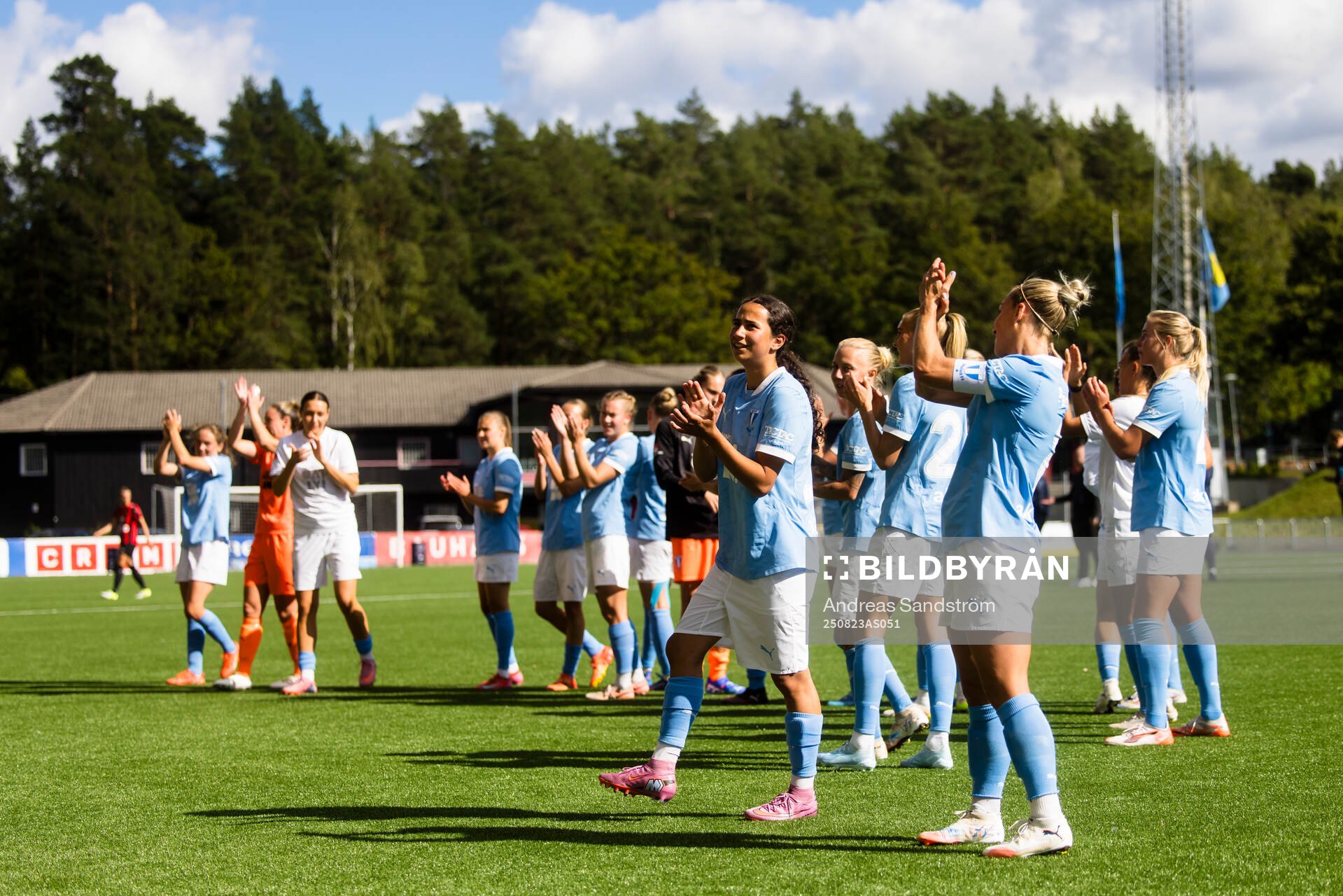 Malmö FFs spelare tackar publiken