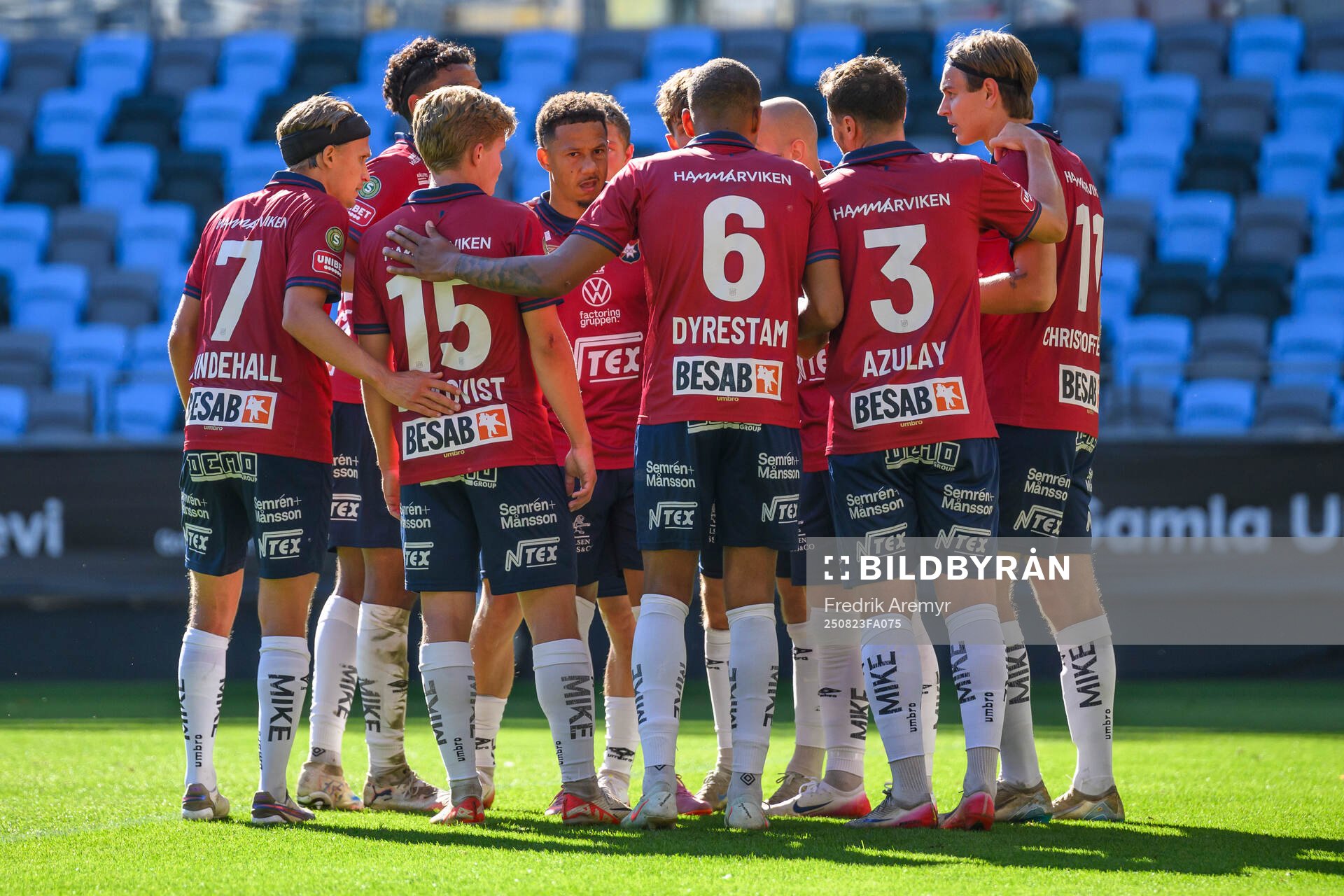 Örgrytes spelare samlas