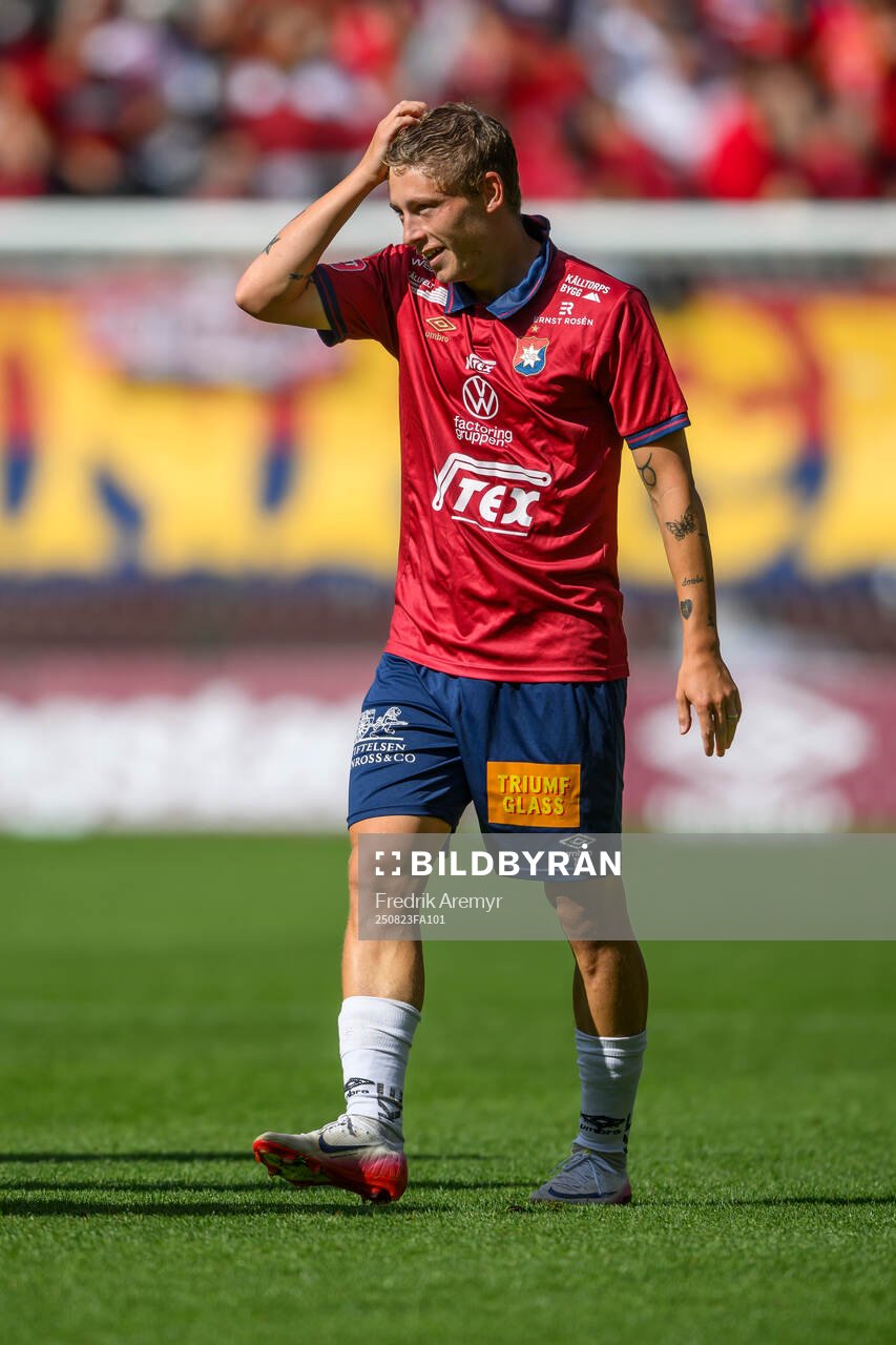 Örgrytes målskytt Anton Andreasson jublar