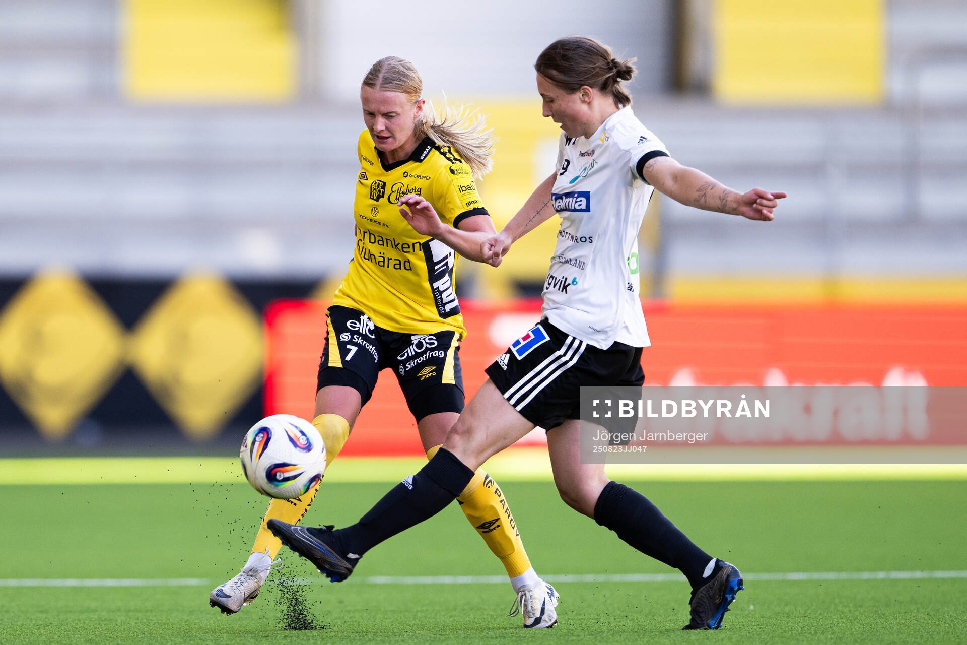 Elfsborgs Hanna Jiozon och Mallbackens Ella Björkman
