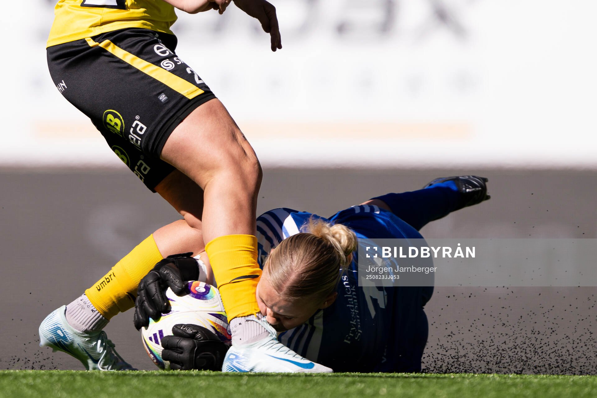 Mallbackens målvakt Wilma Delerud skada