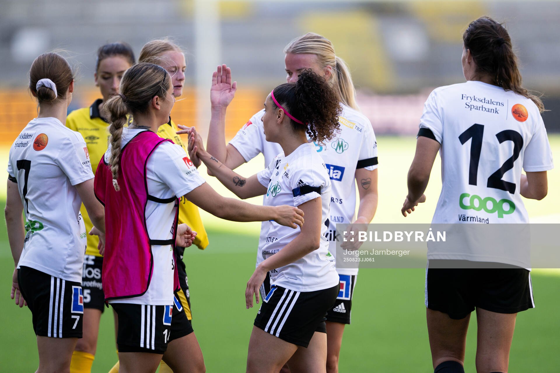 Mallbackens spelare jublar