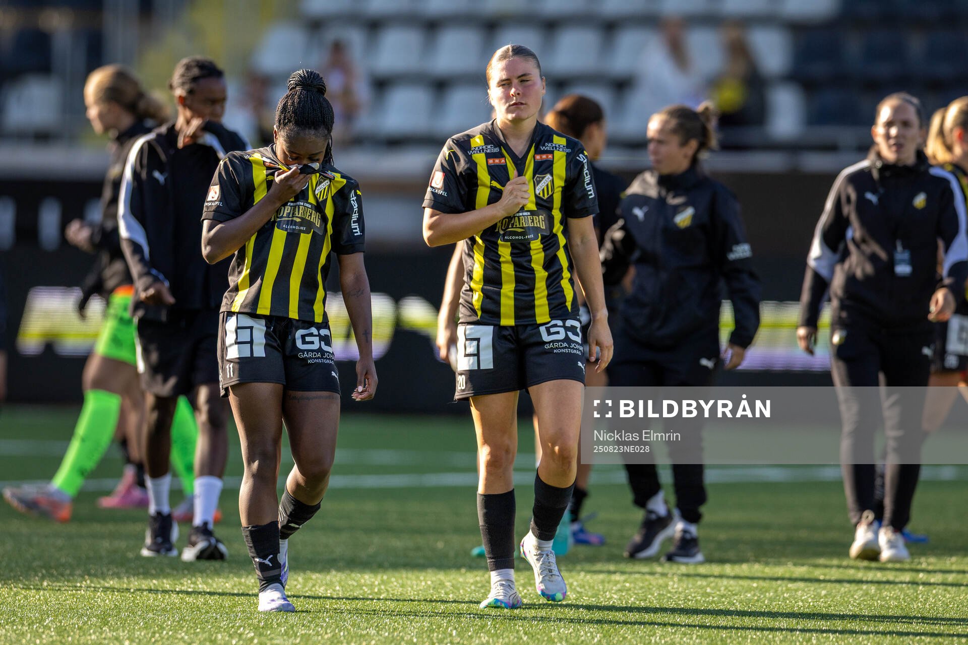 Häckens Monica Jusu Bah och Hanna Wijk deppar