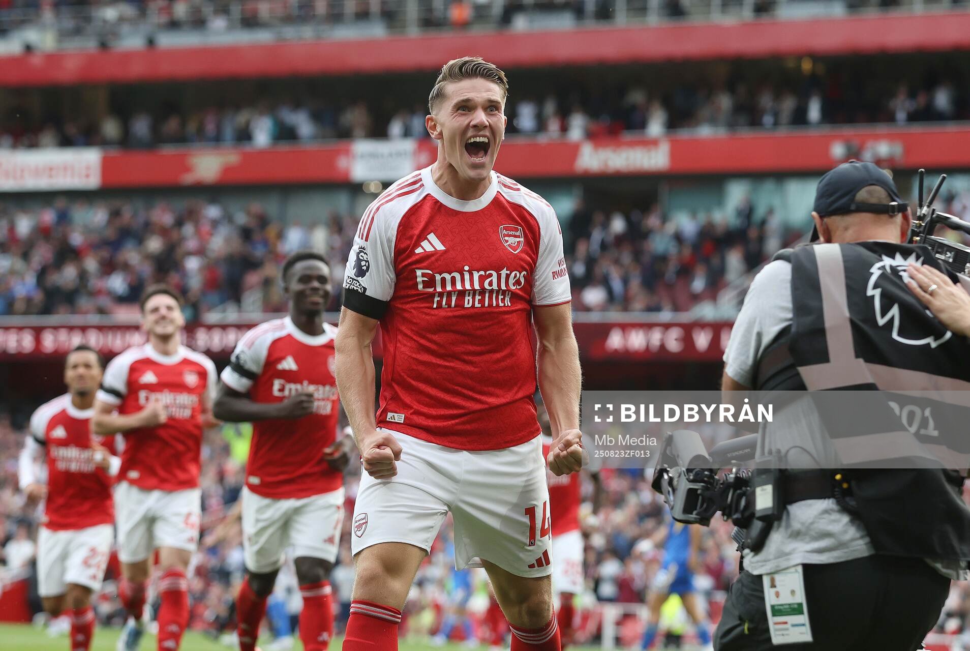Viktor Gyökeres of Arsenal celebrates
